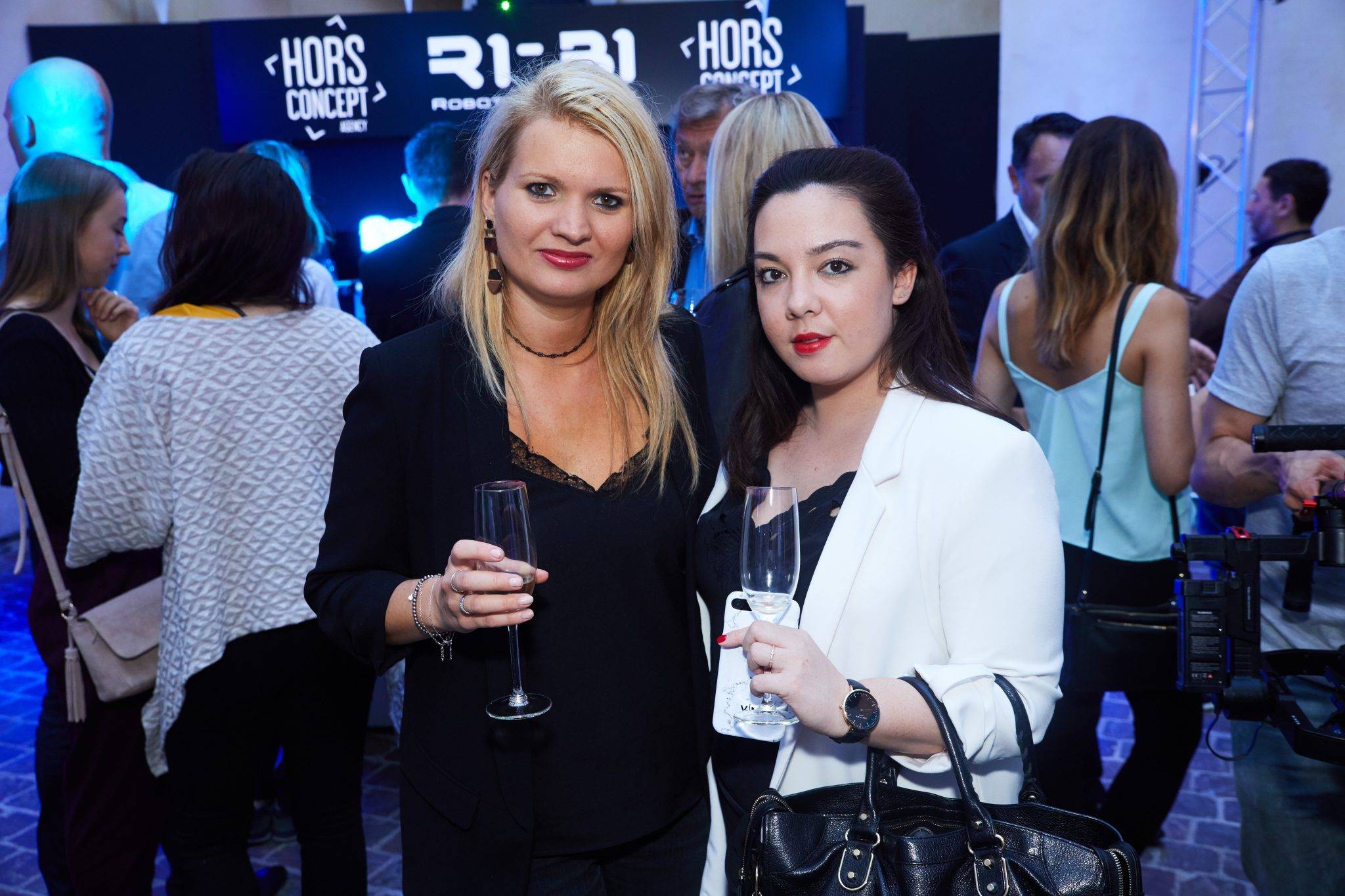  - Hors-Concept présente R1-B1, robot-barman pour vous servir !