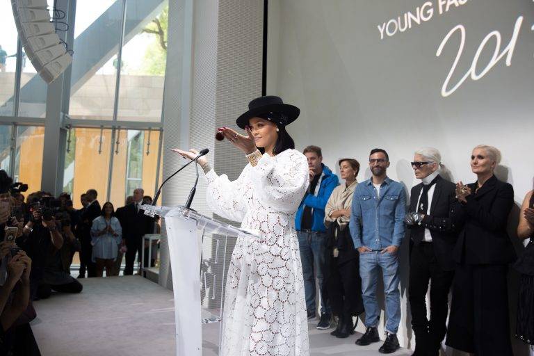  - Rihanna remet le LVMH Prize à Marine Serre