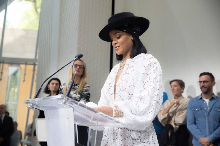  - Rihanna remet le LVMH Prize à Marine Serre
