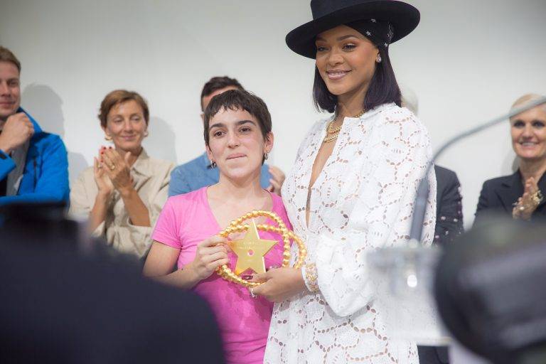  - Rihanna remet le LVMH Prize à Marine Serre