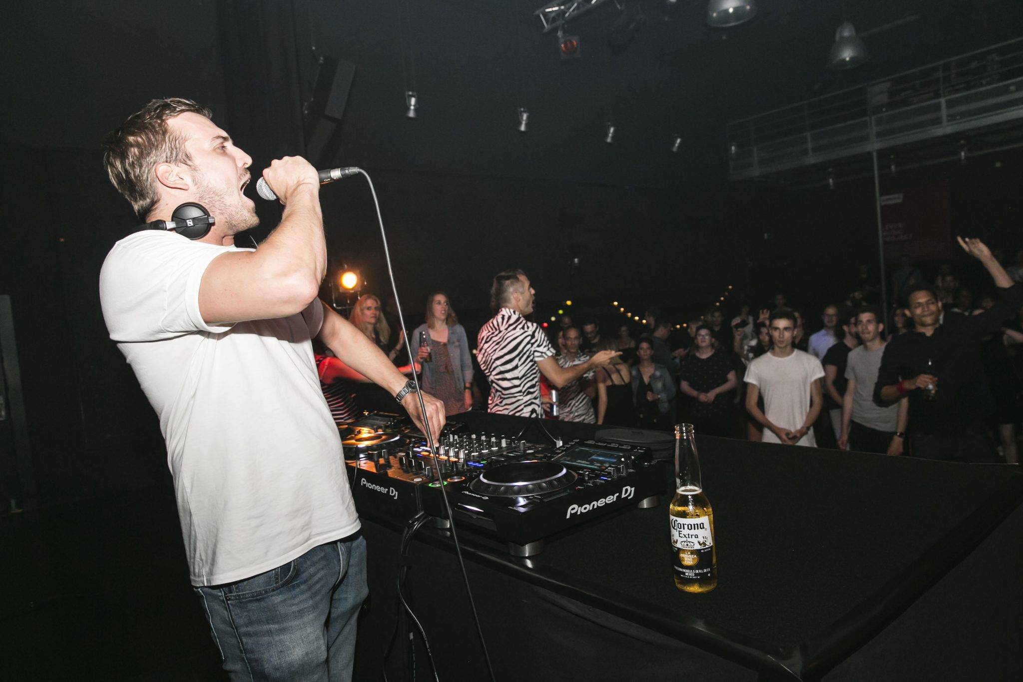  - Feder et Sônge aux platines pour la garden party de Warner Music