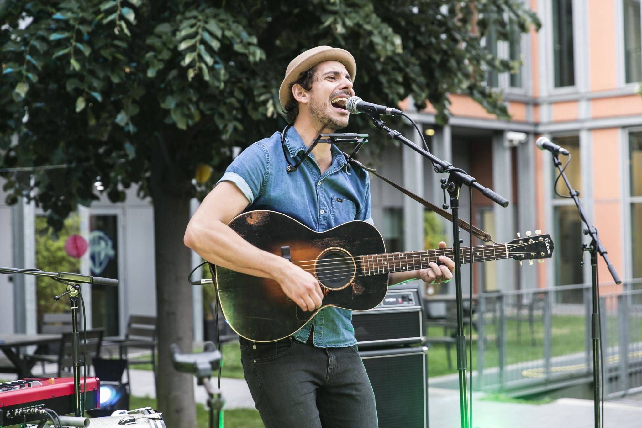  - Feder et Sônge aux platines pour la garden party de Warner Music