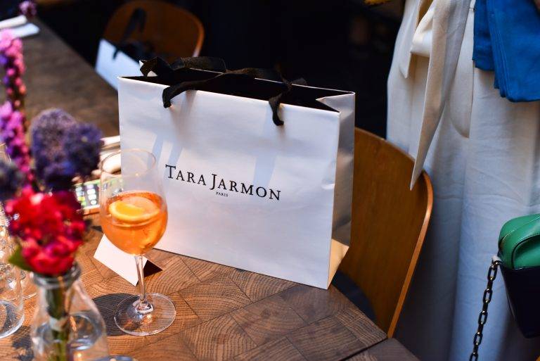 Les Tara Girls réunies autour de Colombe Campana