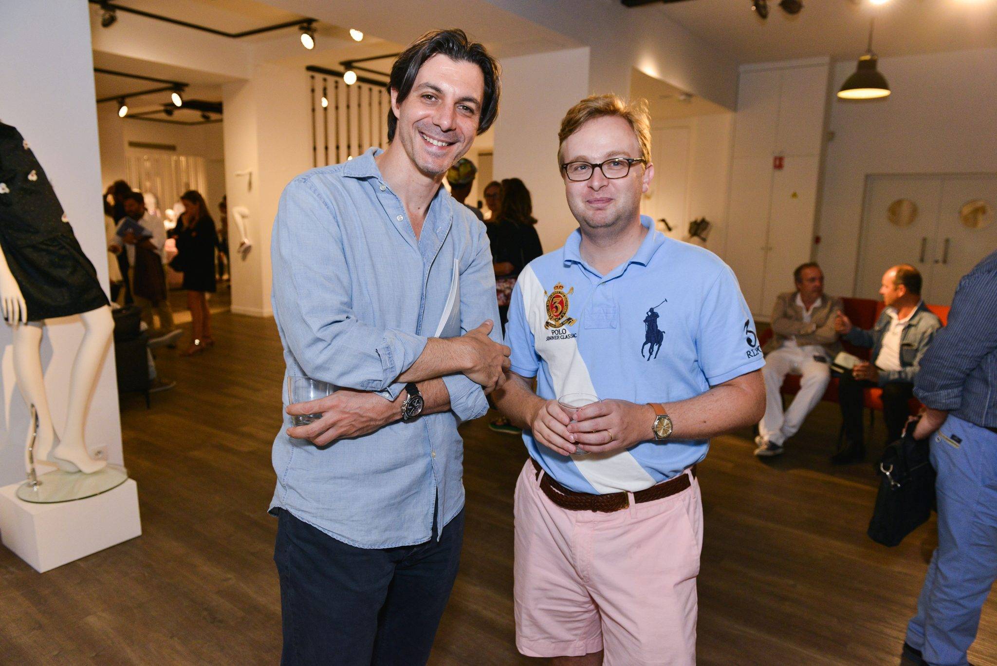  - Cofrad Mannequins présente BUROV