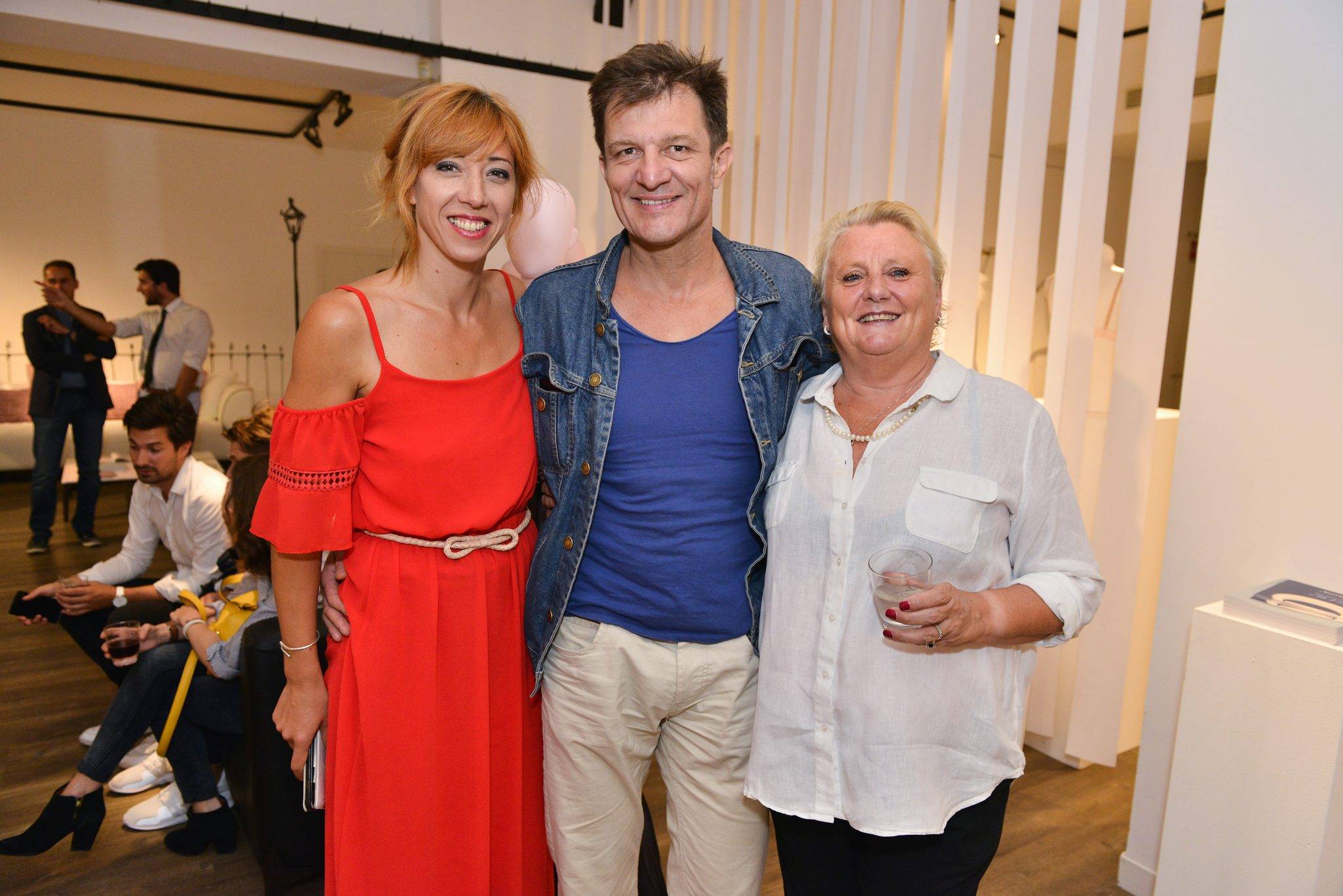  - Cofrad Mannequins présente BUROV