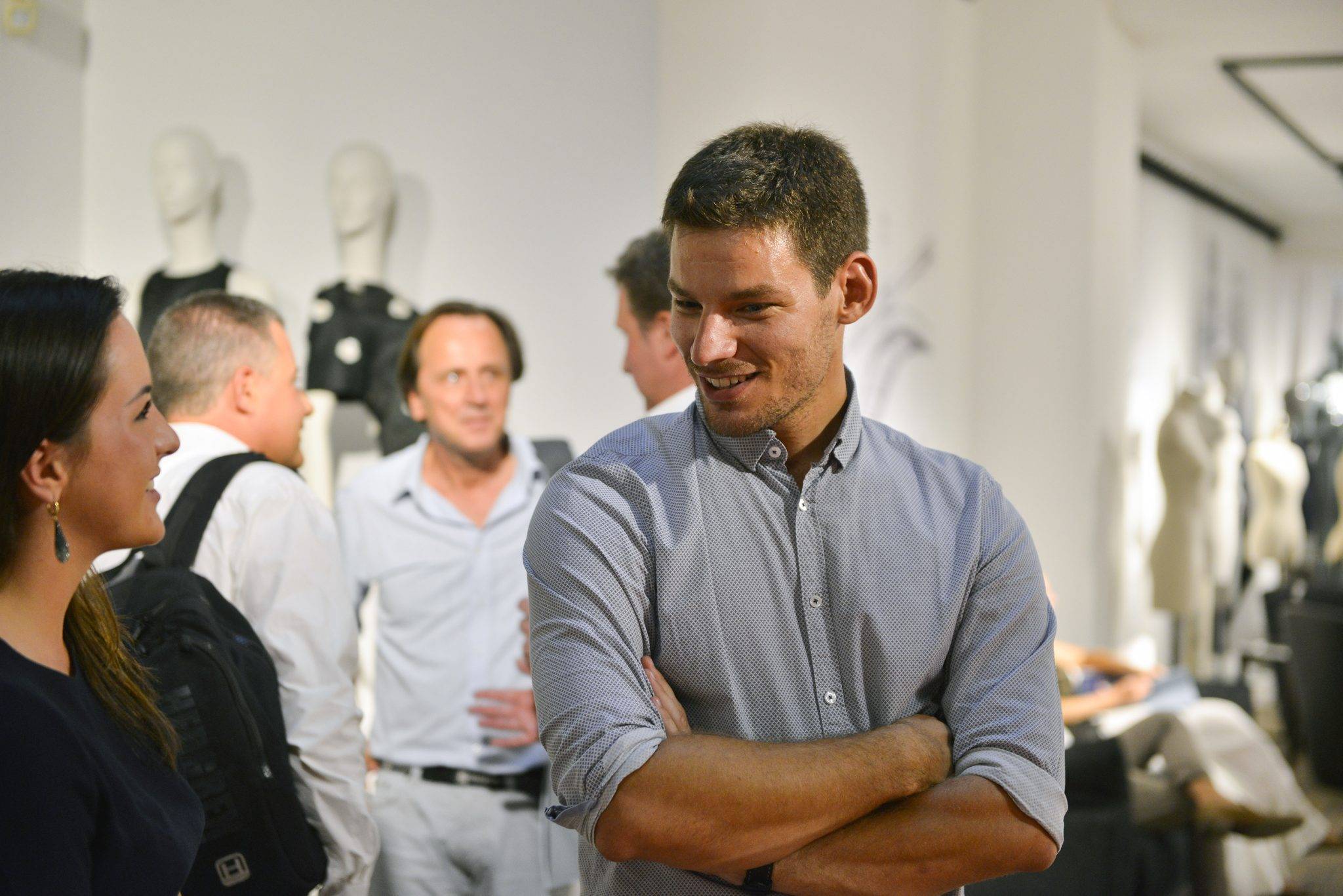  - Cofrad Mannequins présente BUROV