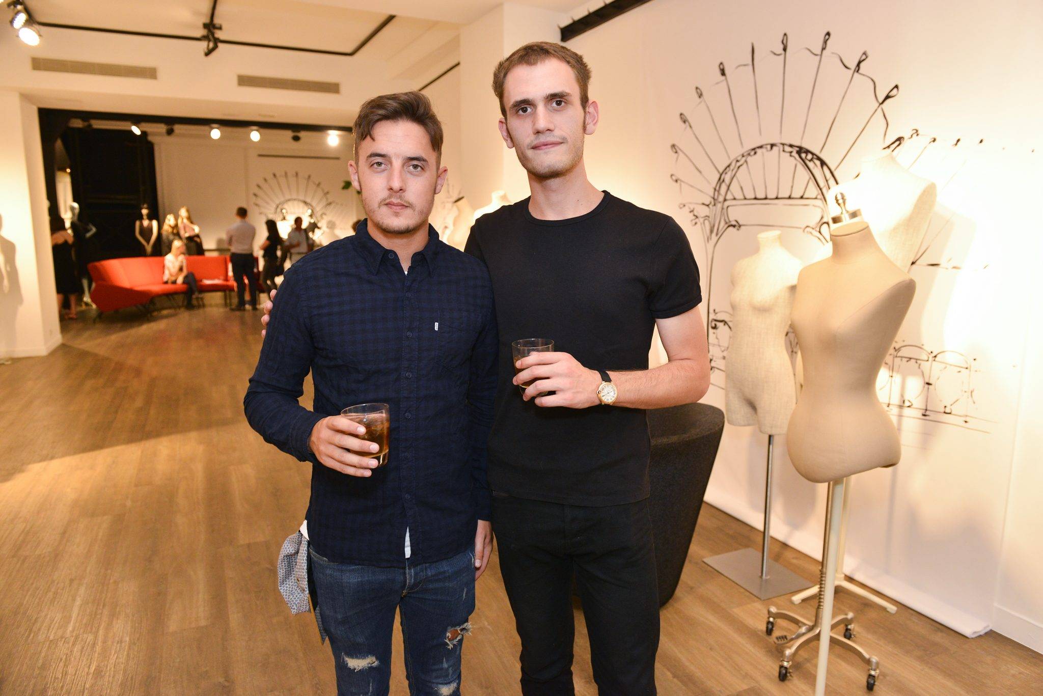  - Cofrad Mannequins présente BUROV