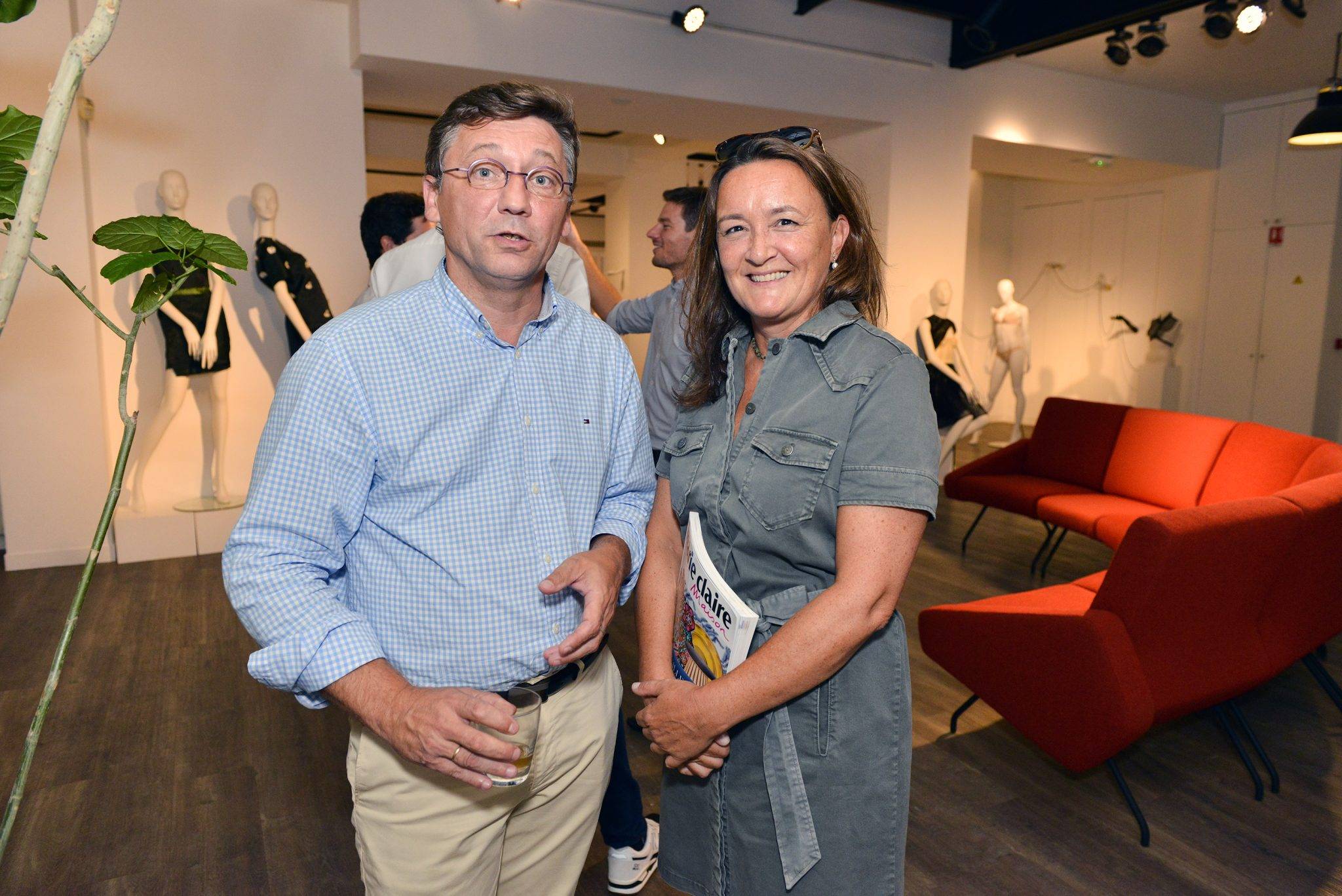  - Cofrad Mannequins présente BUROV