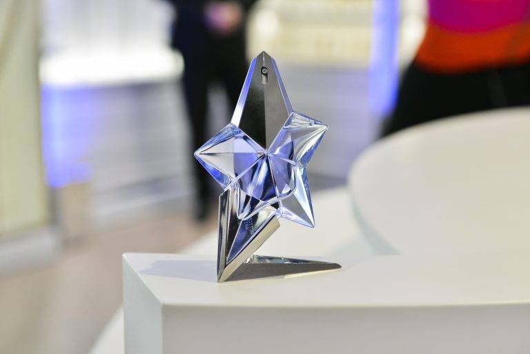 Angel de Thierry Mugler fête 25 ans au paradis