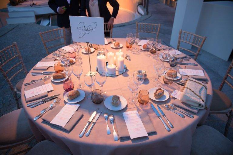 Le palace Byblos sort le grand jeu pour ses noces d’Or avec les Caves du Roy