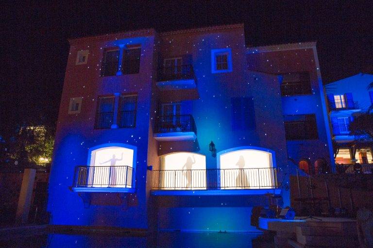 Le palace Byblos sort le grand jeu pour ses noces d’Or avec les Caves du Roy