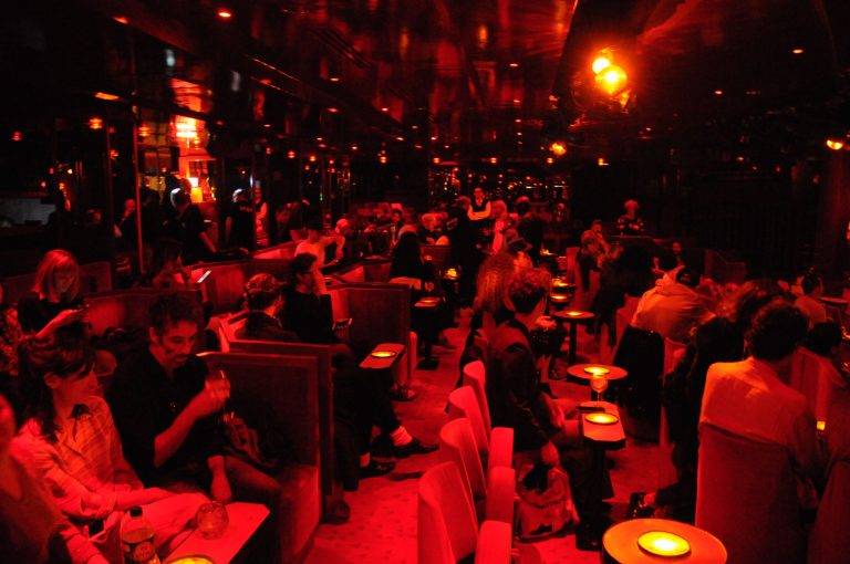 Leonard Lasry sur la scène du Crazy Horse pour son nouvel album