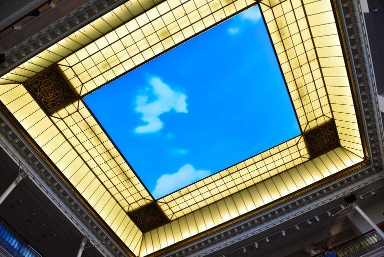 Au Bon Marché Rive Gauche, Leandro Erlich a la tête dans les nuages