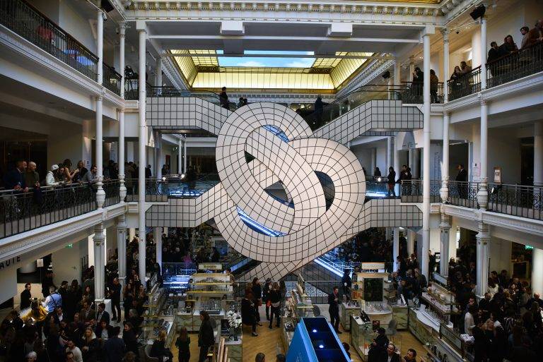 Au Bon Marché Rive Gauche, Leandro Erlich a la tête dans les nuages