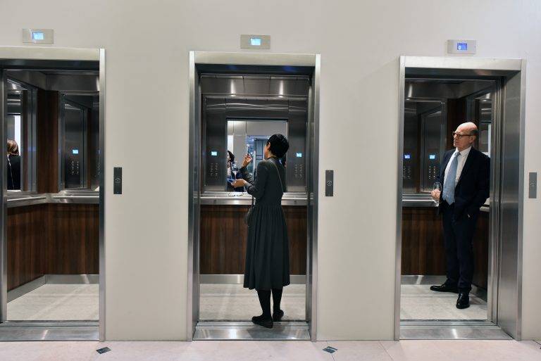 Au Bon Marché Rive Gauche, Leandro Erlich a la tête dans les nuages