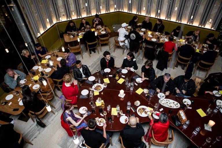 À la table de SSENSE pour son dîner de Fashion Week
