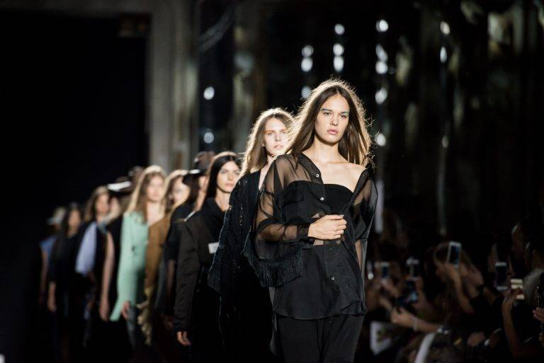 Au premier rang du défilé Ujoh printemps-été 2019