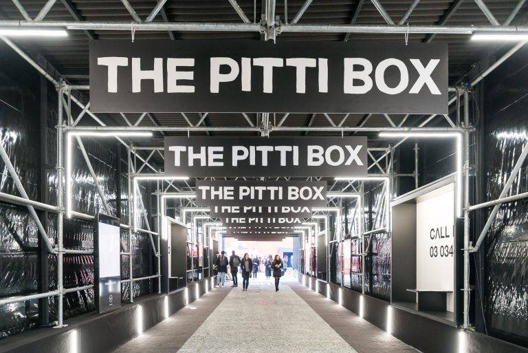 À Florence, la mode s’exprime dans la rue pour Pitti Uomo 95