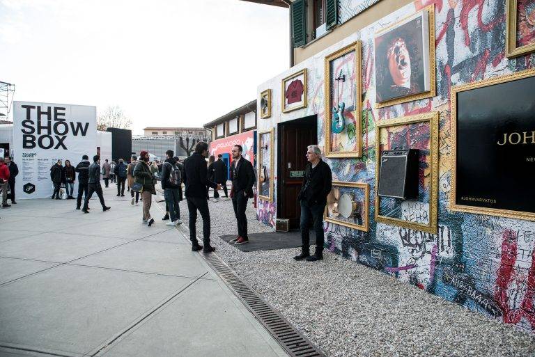 À Florence, la mode s’exprime dans la rue pour Pitti Uomo 95