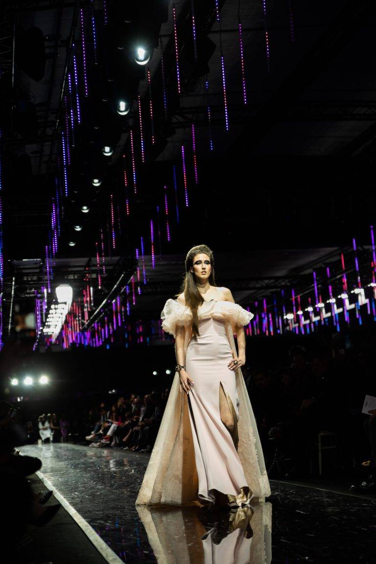  - Alexa Chung fête “La French” pour les 110 ans de L’Oréal Professionnel