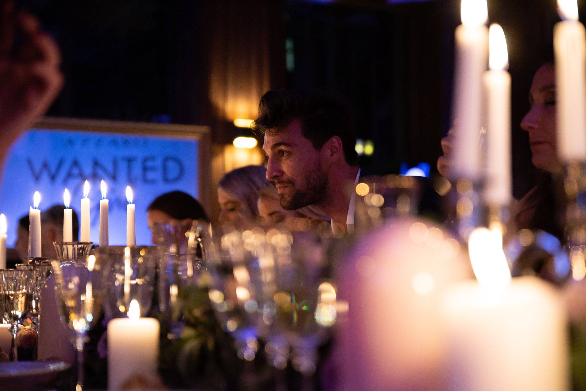  - Wanted Girl: Georgia Fowler incarne le nouveau parfum Azzaro