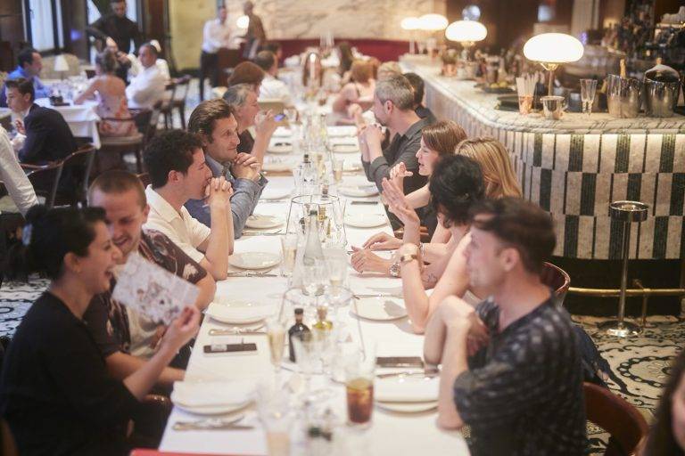FALKE réunit ses amis pour un dîner de Fashion Week intimiste