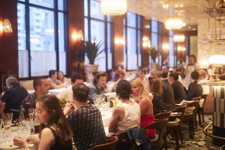 FALKE réunit ses amis pour un dîner de Fashion Week intimiste