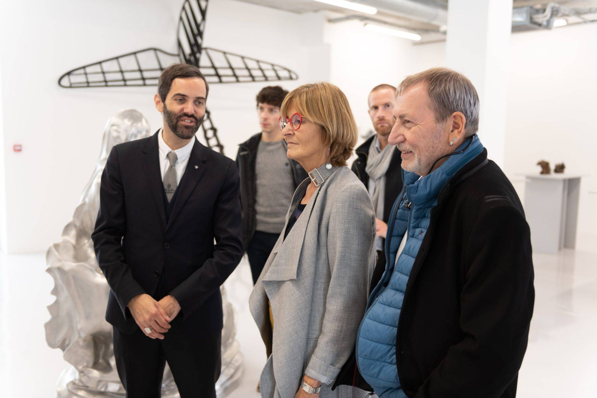  - Cinq galeries parisiennes inaugurent Komunuma