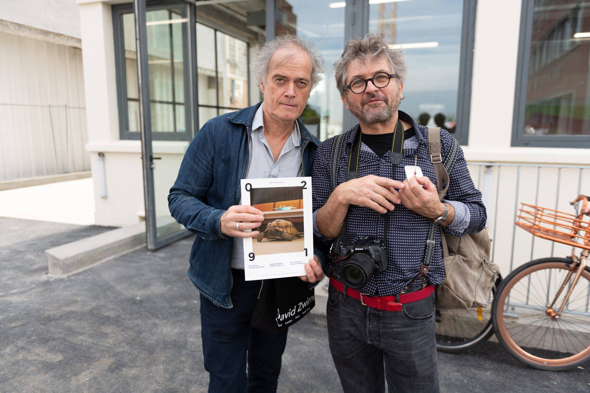  - Cinq galeries parisiennes inaugurent Komunuma