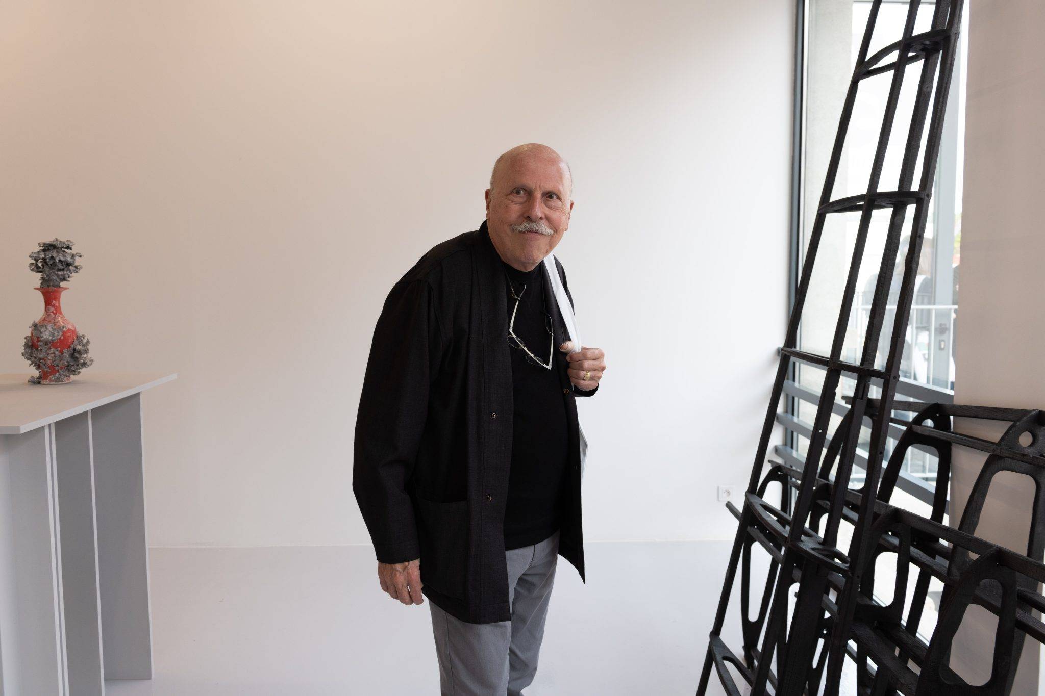  - Cinq galeries parisiennes inaugurent Komunuma