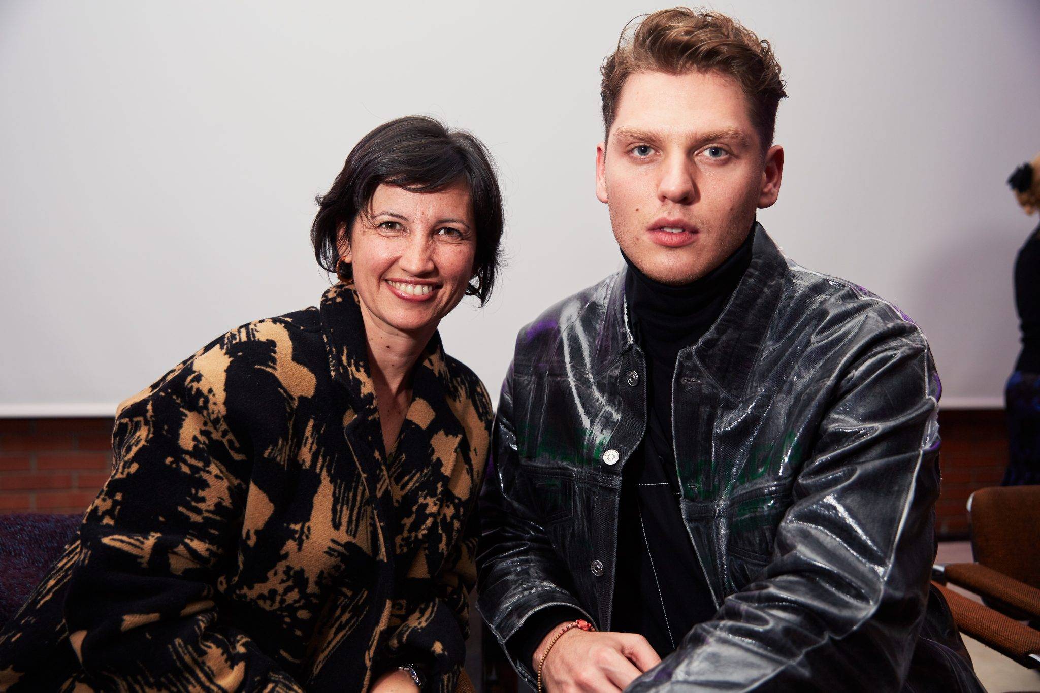  - Rushemy Botter et Lisi Herrebrugh récompensent les étudiants de la HEAD-Genève