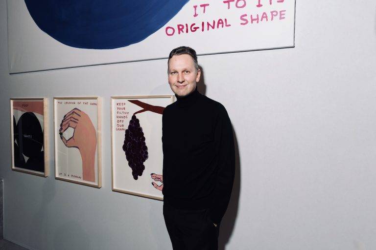  - David Shrigley dévoile sa carte blanche pour Ruinart à l’Opéra Bastille