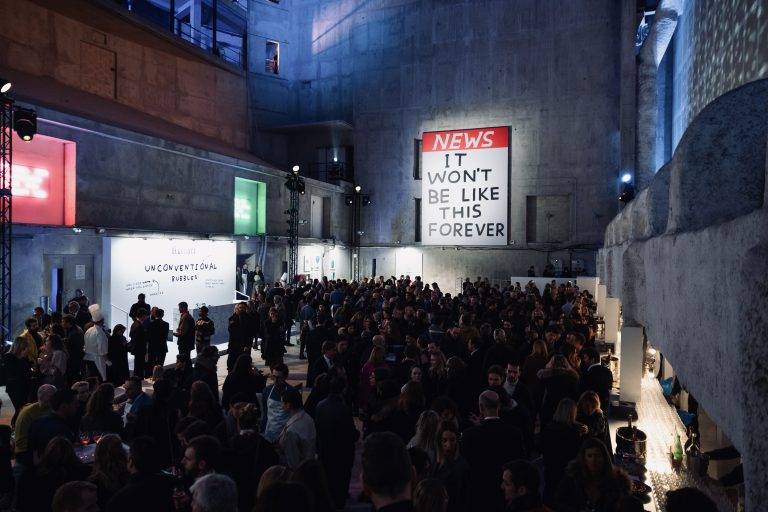 David Shrigley dévoile sa carte blanche pour Ruinart à l’Opéra Bastille