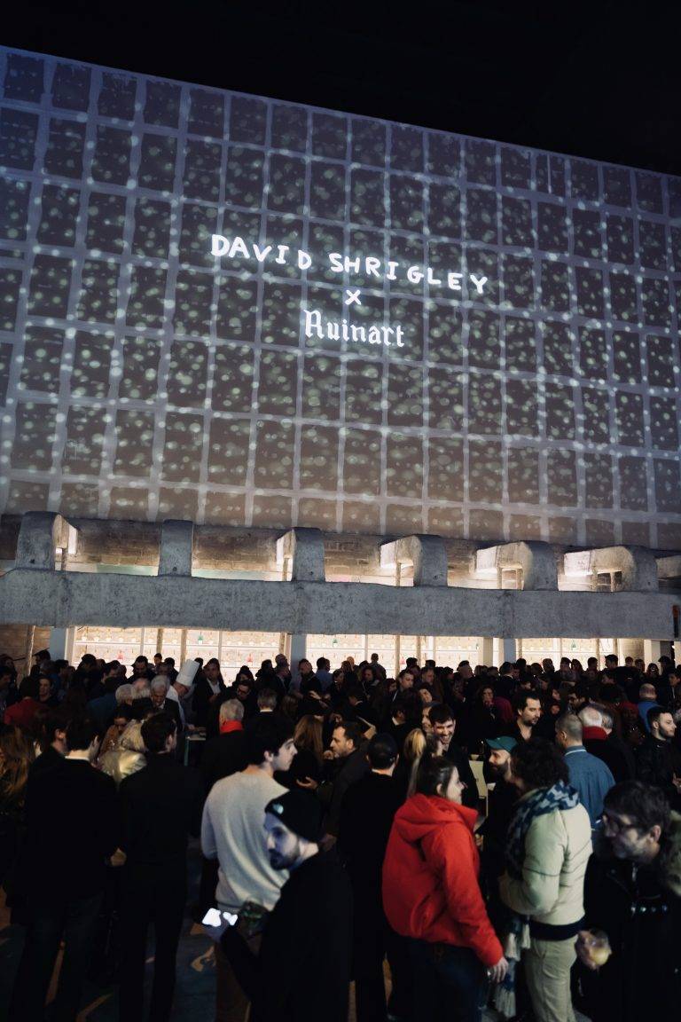 David Shrigley dévoile sa carte blanche pour Ruinart à l’Opéra Bastille