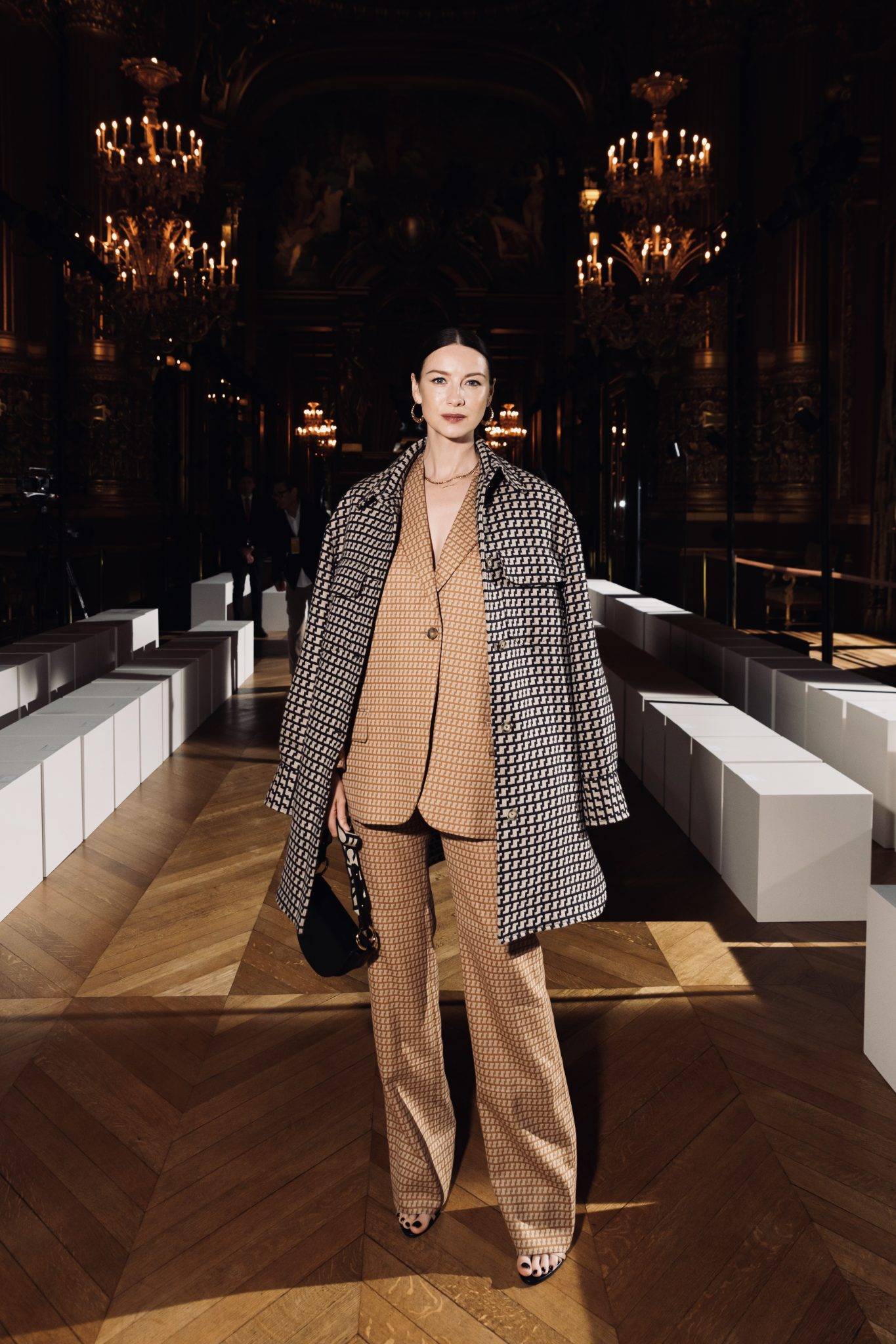  - Sheila Hicks et Constance Jablonski au premier rang chez Stella McCartney