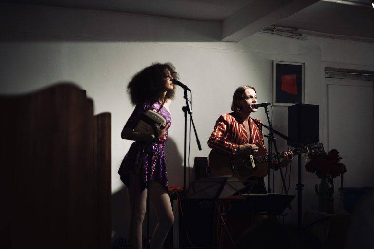  - Lukas Ionesco and Clara Benador bring live music to 0fr