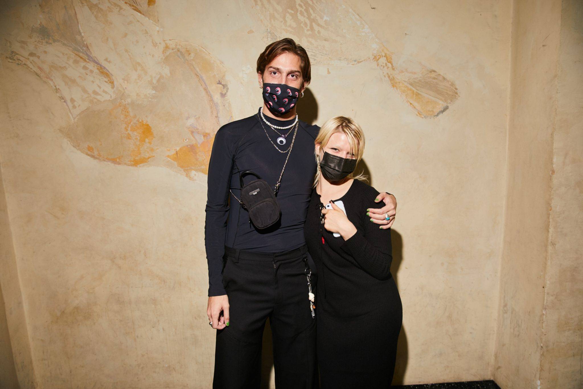  - ‘Amor Fati’: Sevdaliza et Juliet Merie incarnent l’univers dystopique de Marine Serre