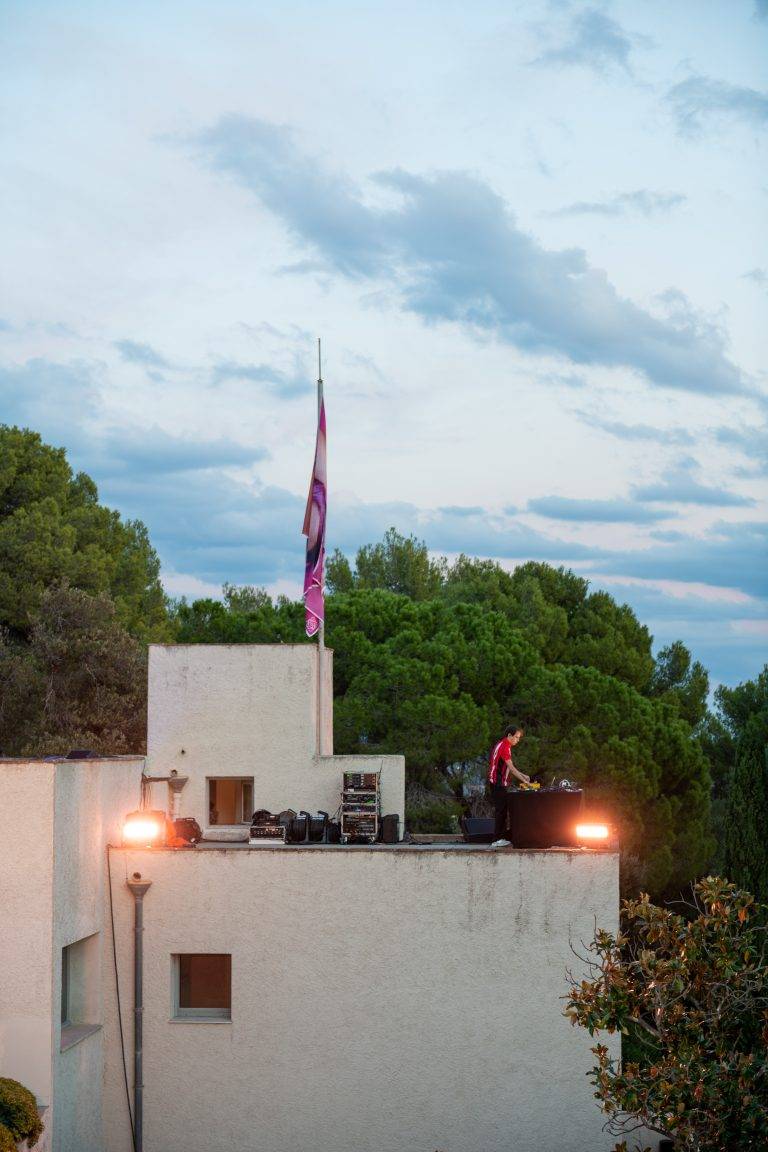 Yseult and (LA)HORDE launch the 35th Hyères Festival