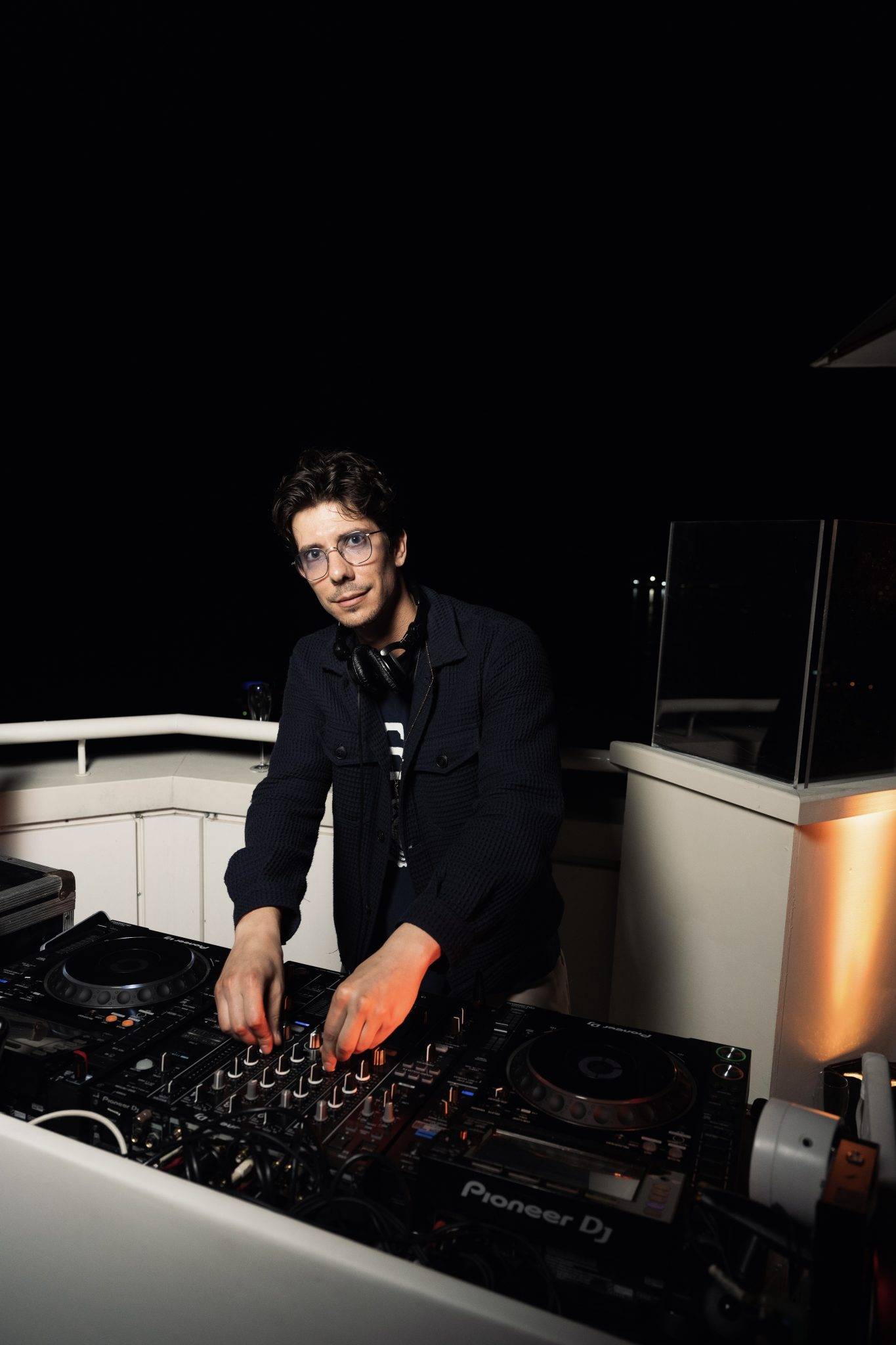  - Isabelle Adjani, Adrien Brody et Bella Hadid à la table cannoise de Vogue Paris et Dior