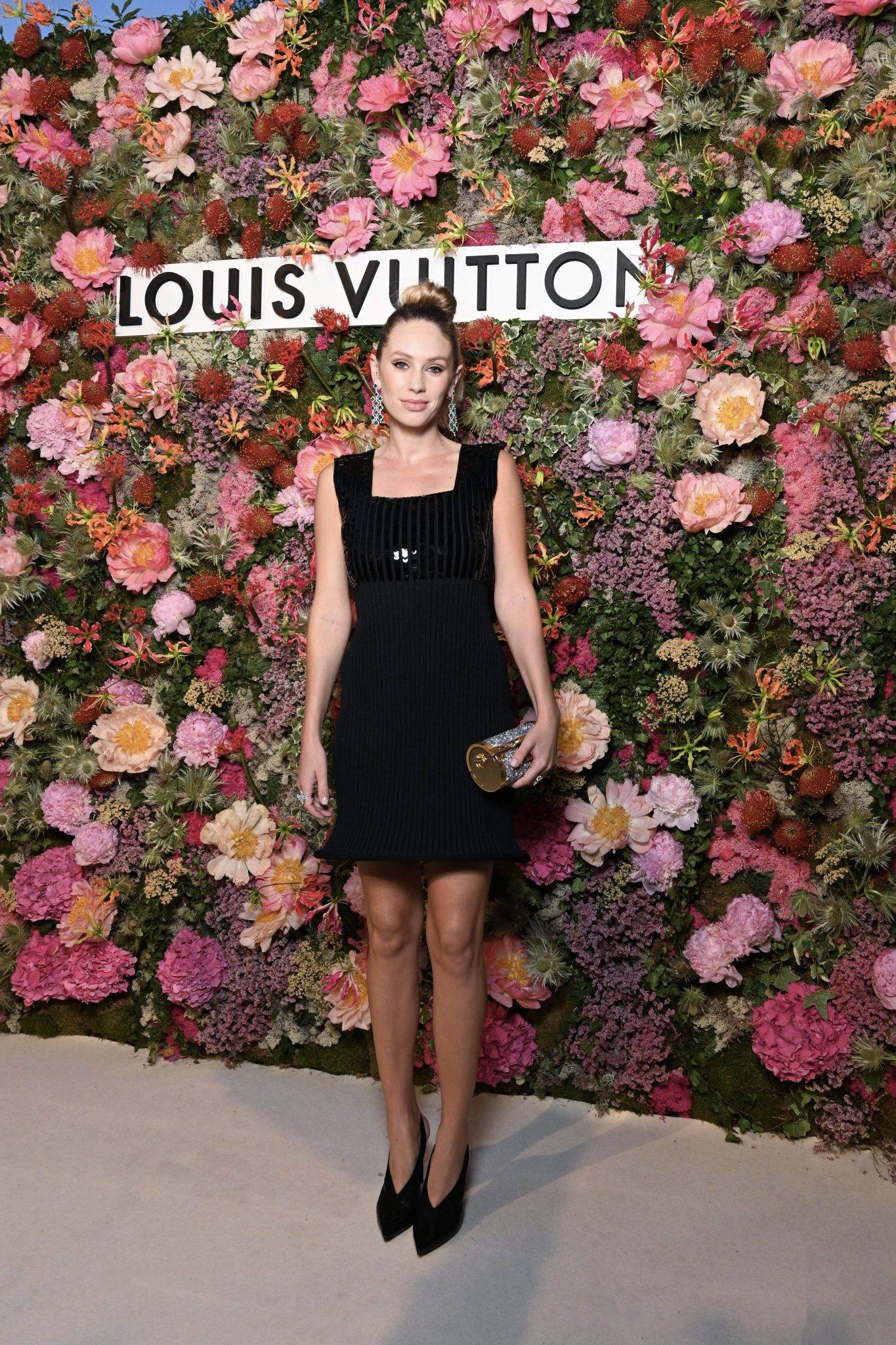  - Cannes: Timothée Chalamet et Lyna Khoudri à la table de Louis Vuitton