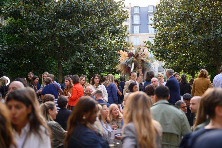 Le magazine ELLE fête la rentrée avec Eva Herzigova et Papooz