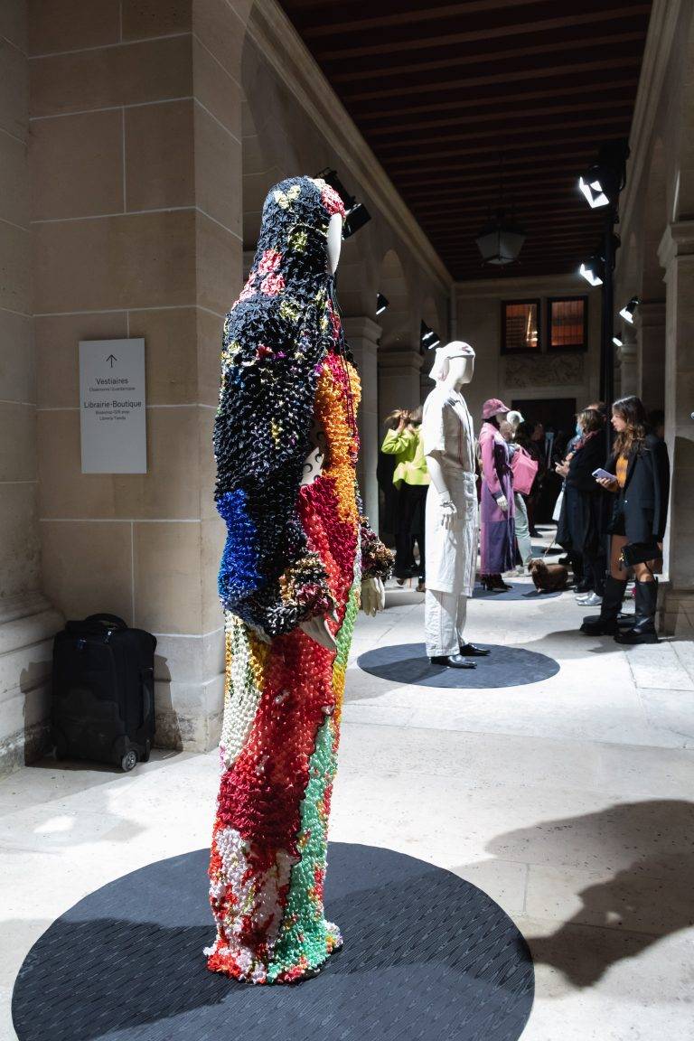 Marine Serre présente sa vision du futur avec « OSTAL24 »