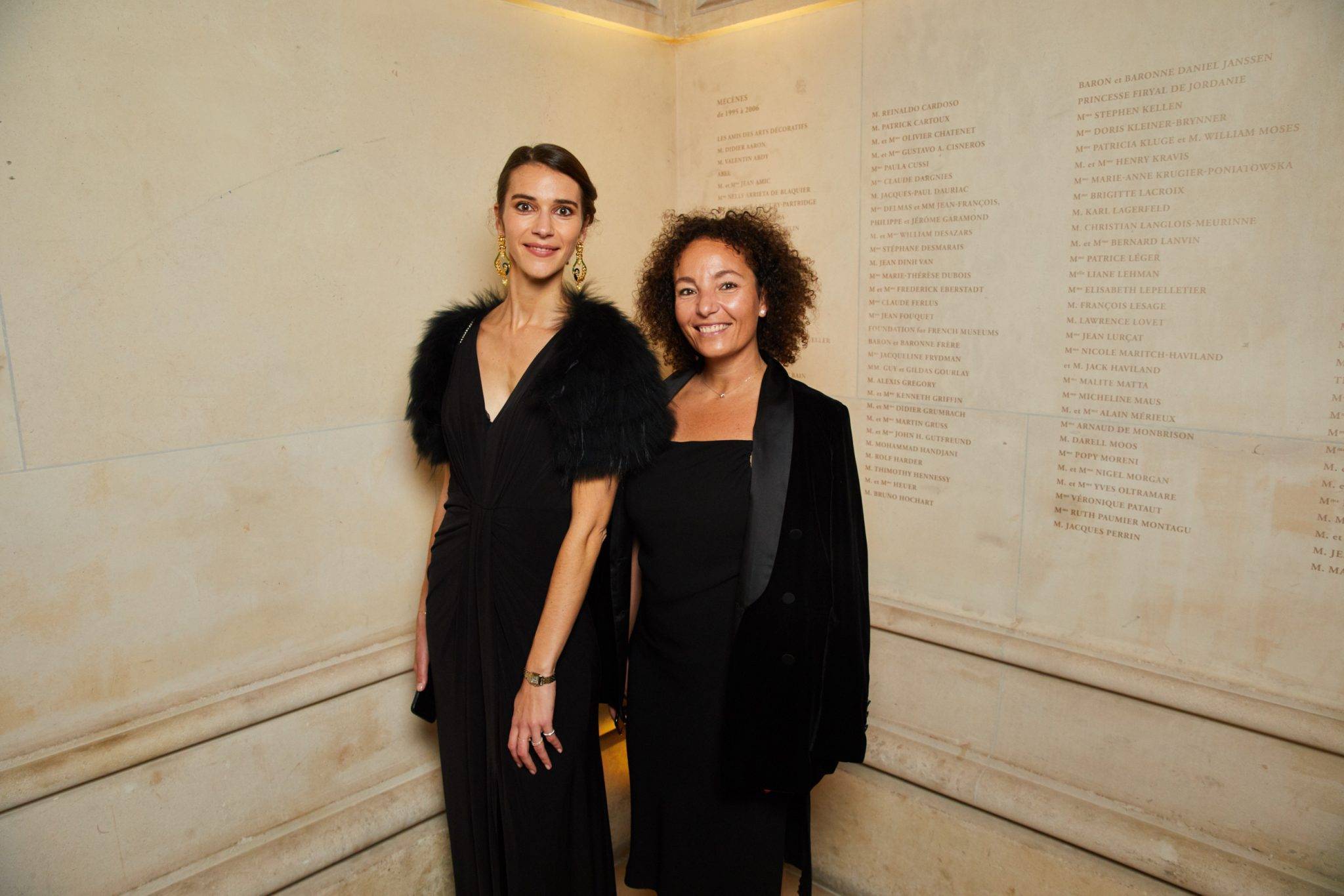  - Catherine Deneuve et Monica Bellucci à la table de Cartier au Musée des Arts Décoratifs