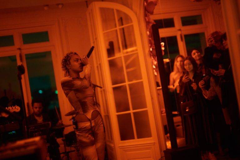  - Paris Fashion Week: Crystal Murray fait le show pour Free Lance