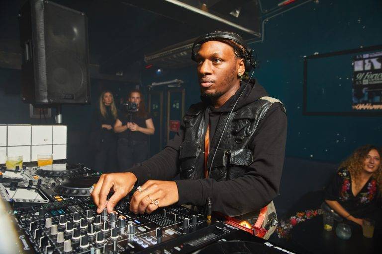  - A | X Armani Exchange fête ses 30 ans avec NTS