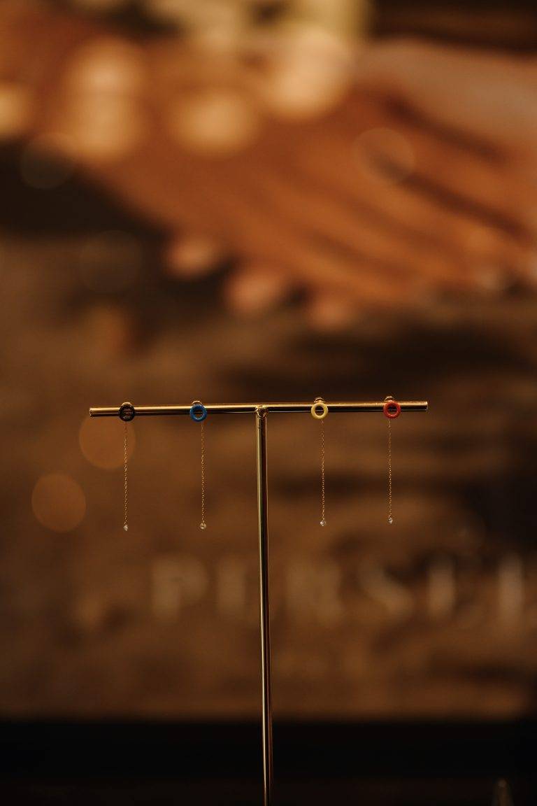 Avec son Chaîne Lab, Persée célèbre les liens indestructibles