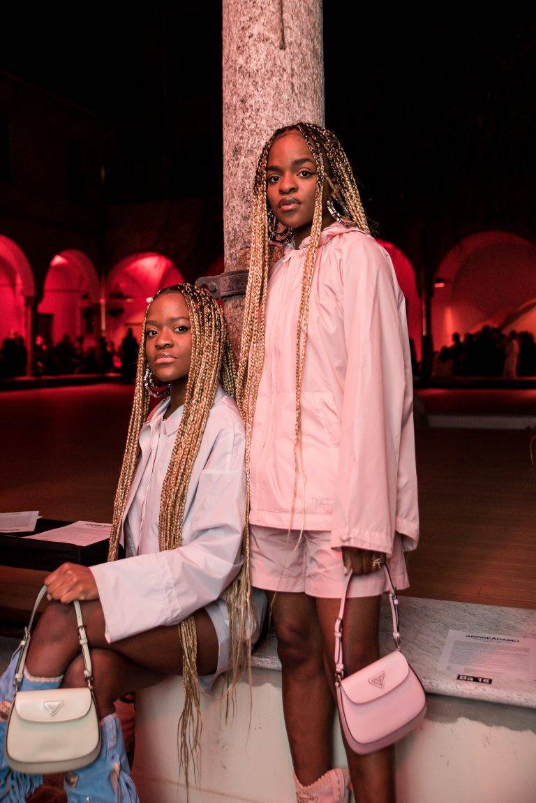  - À Milan, Vittoria Ceretti et Tess McMillan défilent pour ANDREĀDAMO