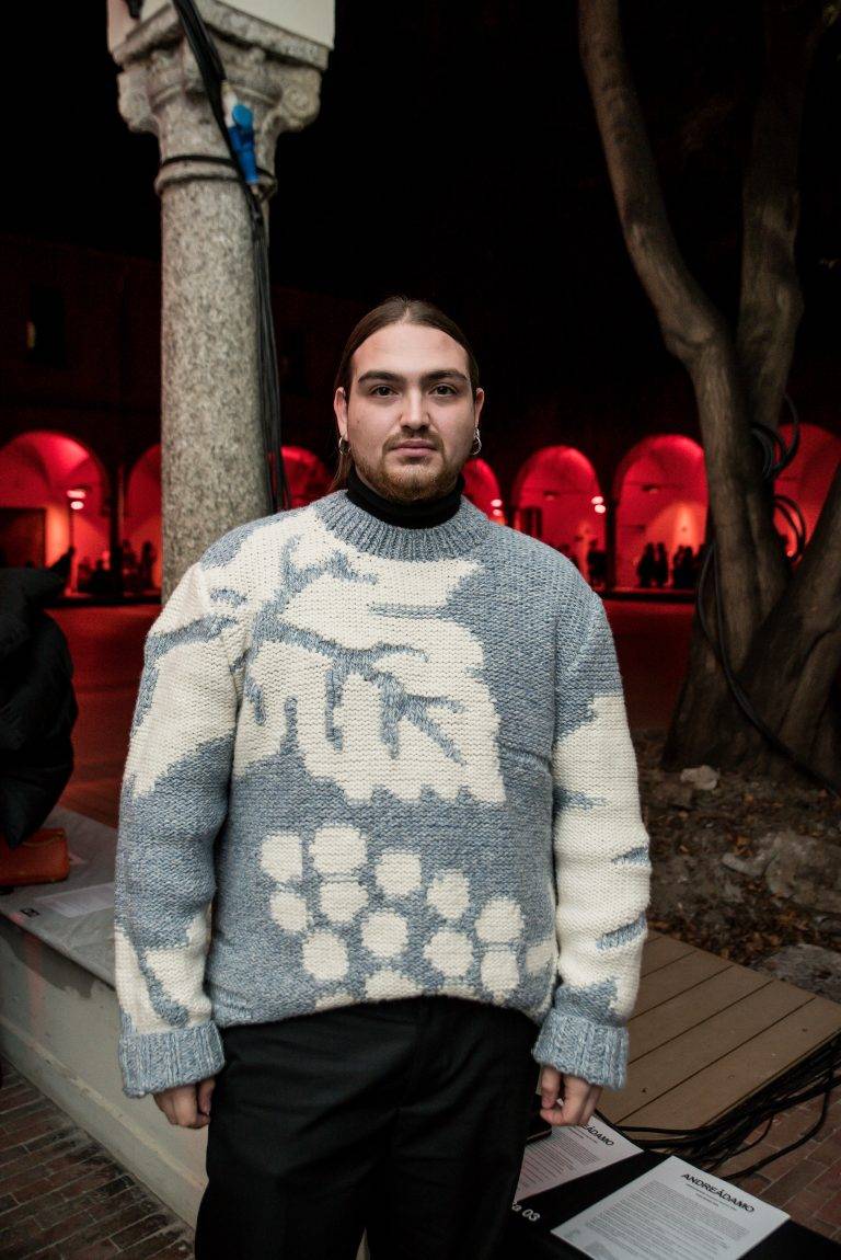  - À Milan, Vittoria Ceretti et Tess McMillan défilent pour ANDREĀDAMO