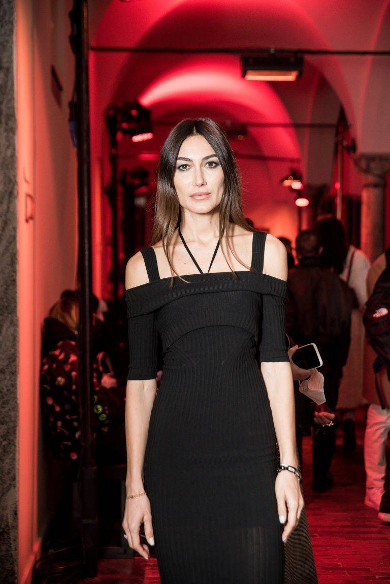  - À Milan, Vittoria Ceretti et Tess McMillan défilent pour ANDREĀDAMO