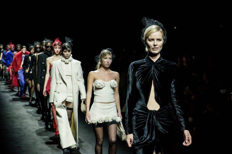  - Chloe Cherry, Lila Moss et Eva Herzigova défilent pour Blumarine automne-hiver 2022-23
